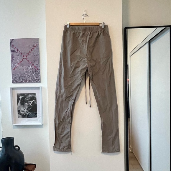 FEAR OF GOD ESSENTIALS
Grey Track Lounge Pants - Picture 8 of 11